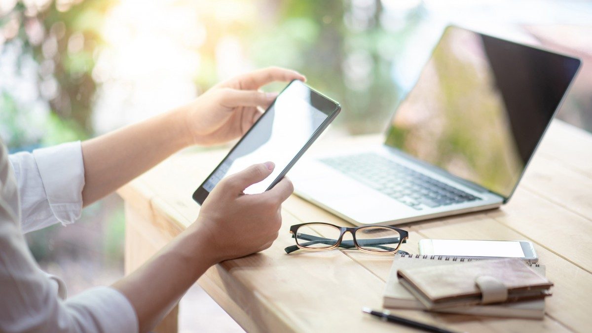 7 Tips for Commemorating a Loved one on Social Media