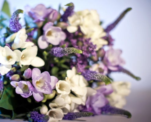 Funeral flowers can make great gifts for people who are mourning.
